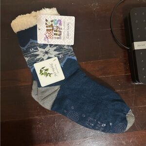 Womens Muk Luks Cabin Socks NWT Warm And Fuzzy Size SM/M